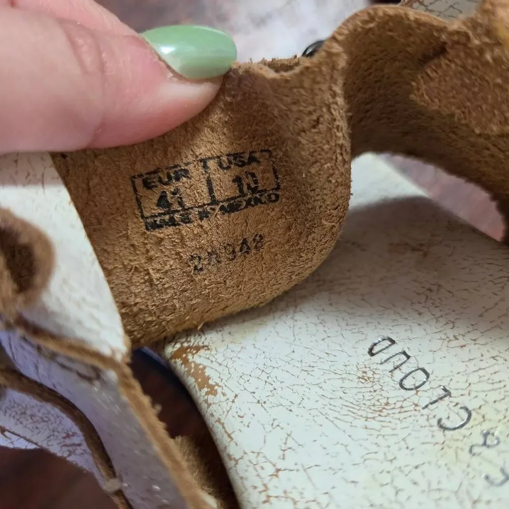 NWOT Musse & Cloud Miah T-Strap Sandals